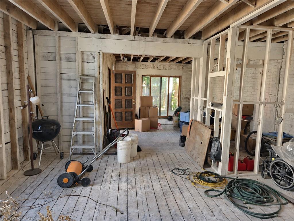 371 Hunter Street Property Photo 5
