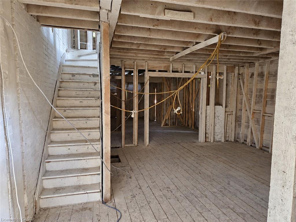 371 Hunter Street Property Photo 8