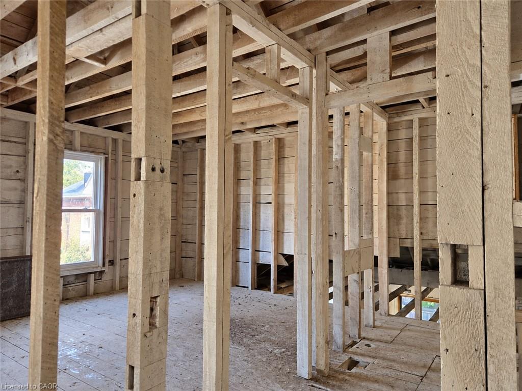 371 Hunter Street Property Photo 9