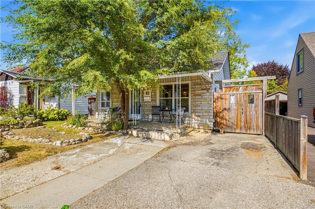 42 Sanderson Street Property Photo 3