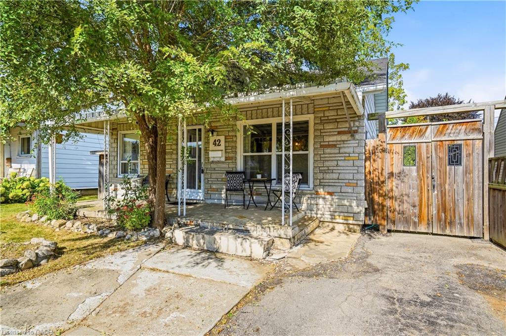 42 Sanderson Street Property Photo 4