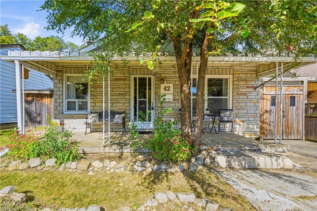 42 Sanderson Street Property Photo 5