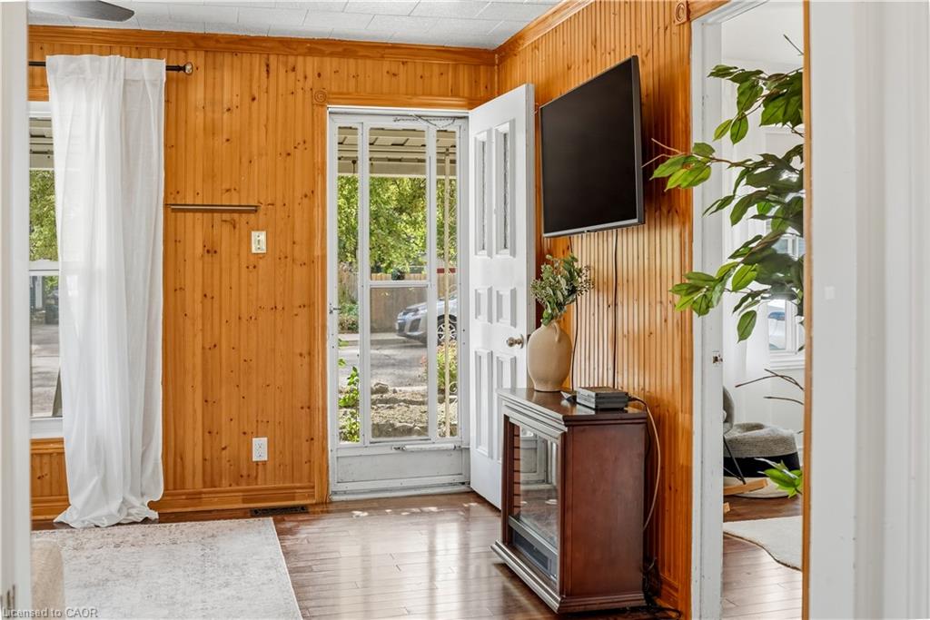 42 Sanderson Street Property Photo 8