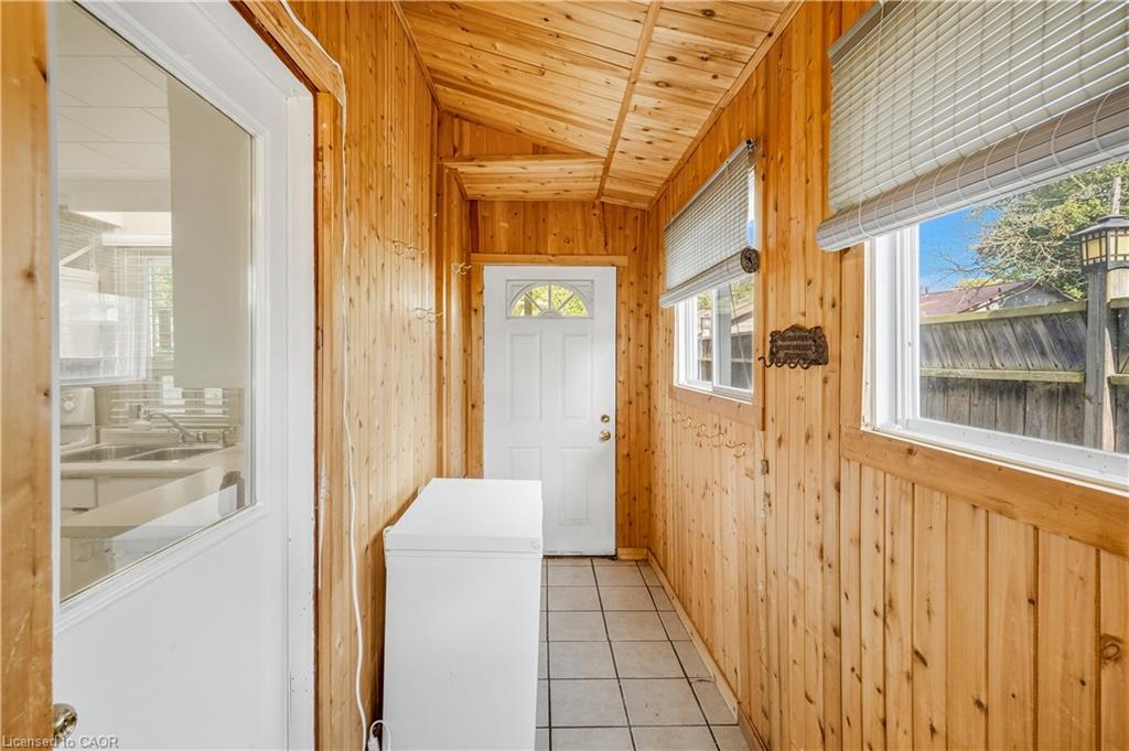 42 Sanderson Street Property Photo 32