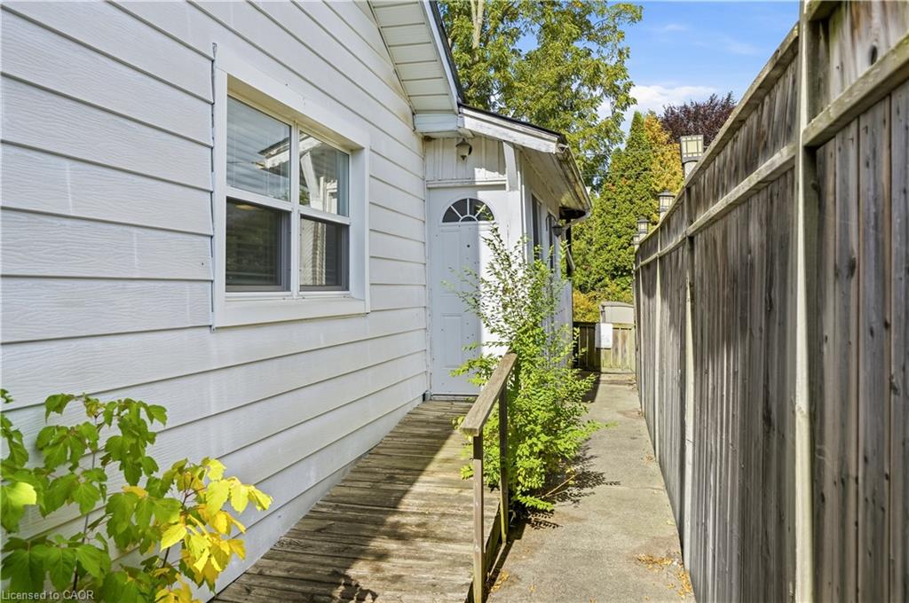 42 Sanderson Street Property Photo 33