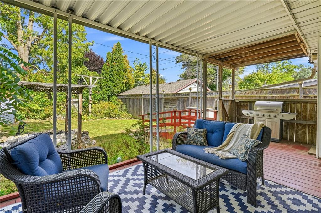 42 Sanderson Street Property Photo 34