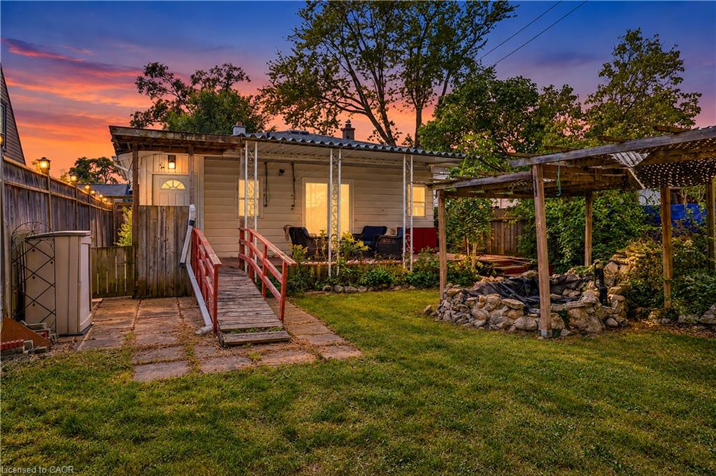 42 Sanderson Street Property Photo 38