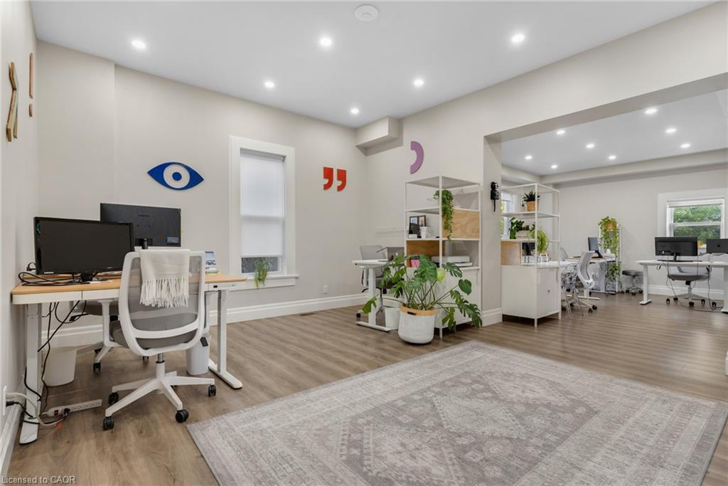 33 Young Street E Property Photo 8