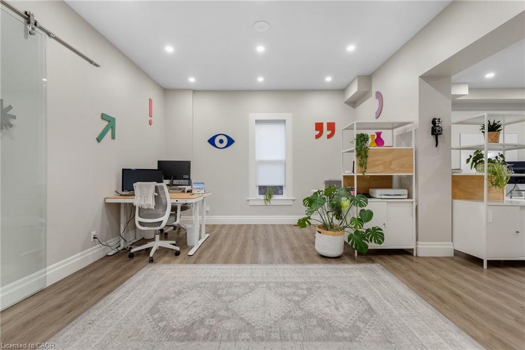 33 Young Street E Property Photo 9