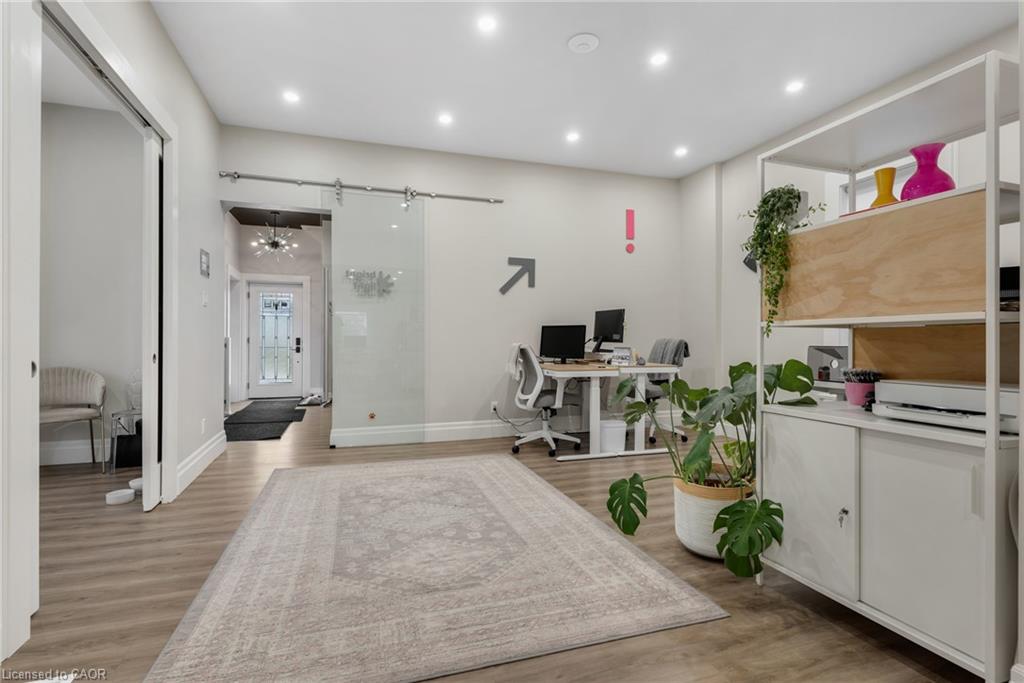 33 Young Street E Property Photo 10