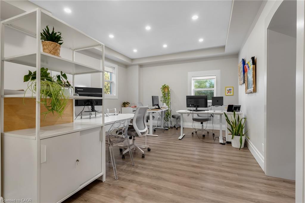 33 Young Street E Property Photo 13