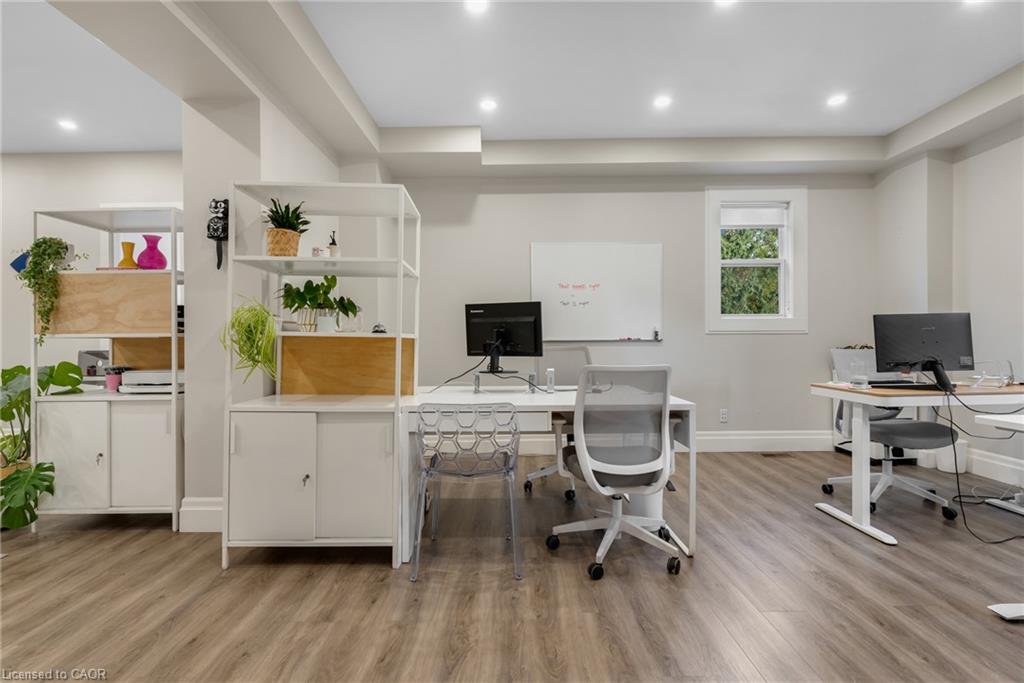 33 Young Street E Property Photo 14