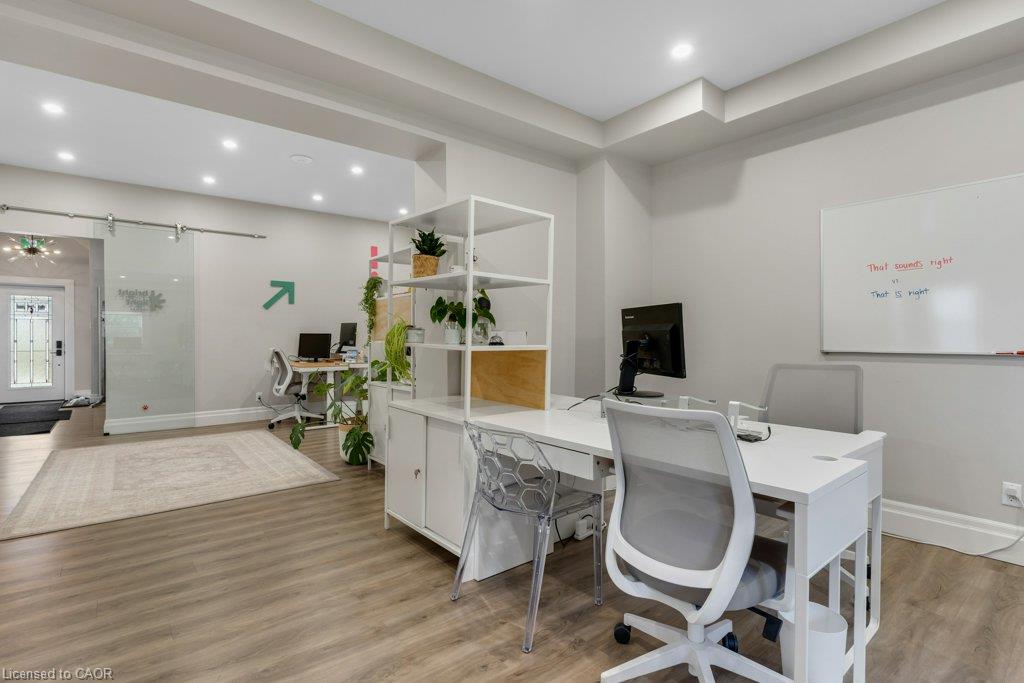 33 Young Street E Property Photo 15