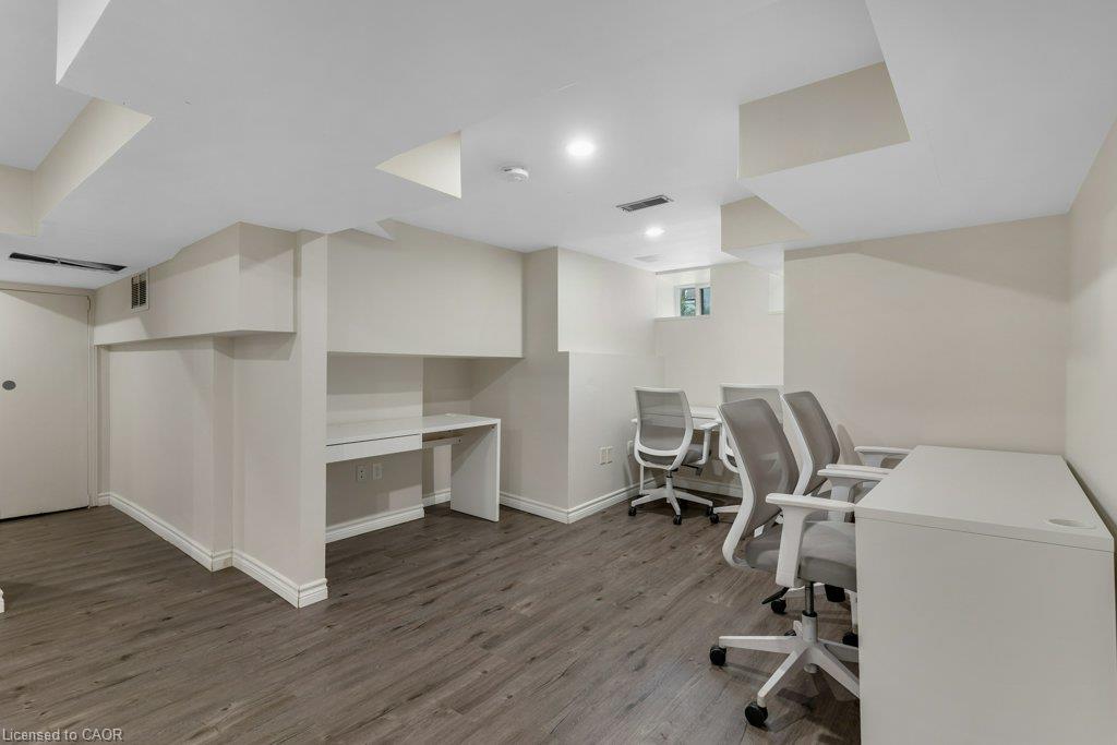 33 Young Street E Property Photo 19