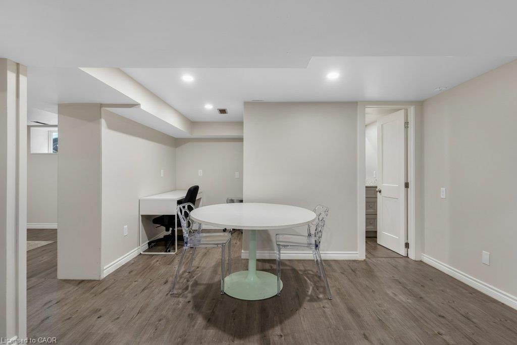 33 Young Street E Property Photo 20