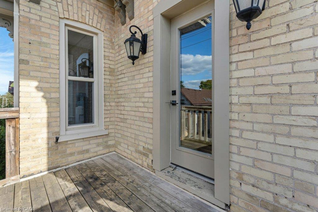 33 Young Street E Property Photo 22