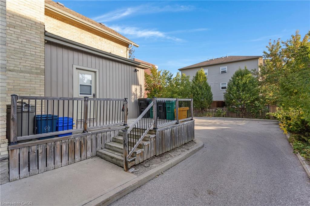 33 Young Street E Property Photo 24