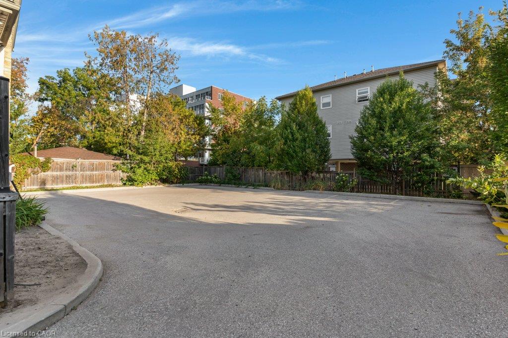 33 Young Street E Property Photo 25