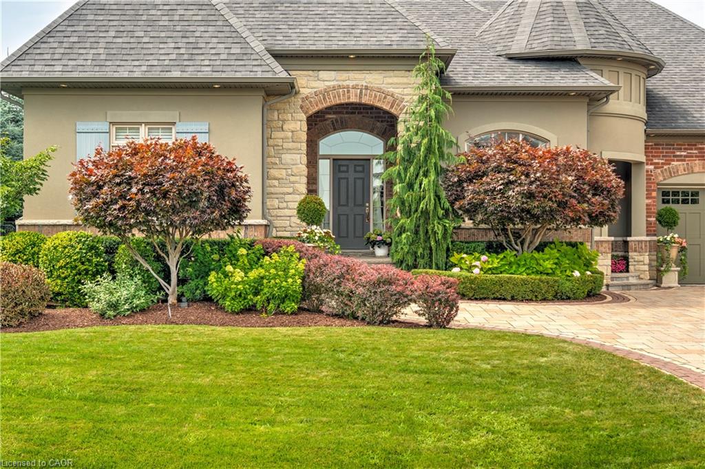 4 Holdroyd Court Property Photo 2