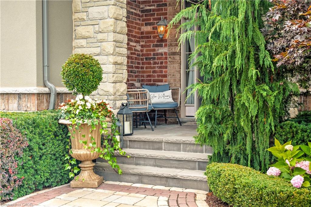 4 Holdroyd Court Property Photo 3