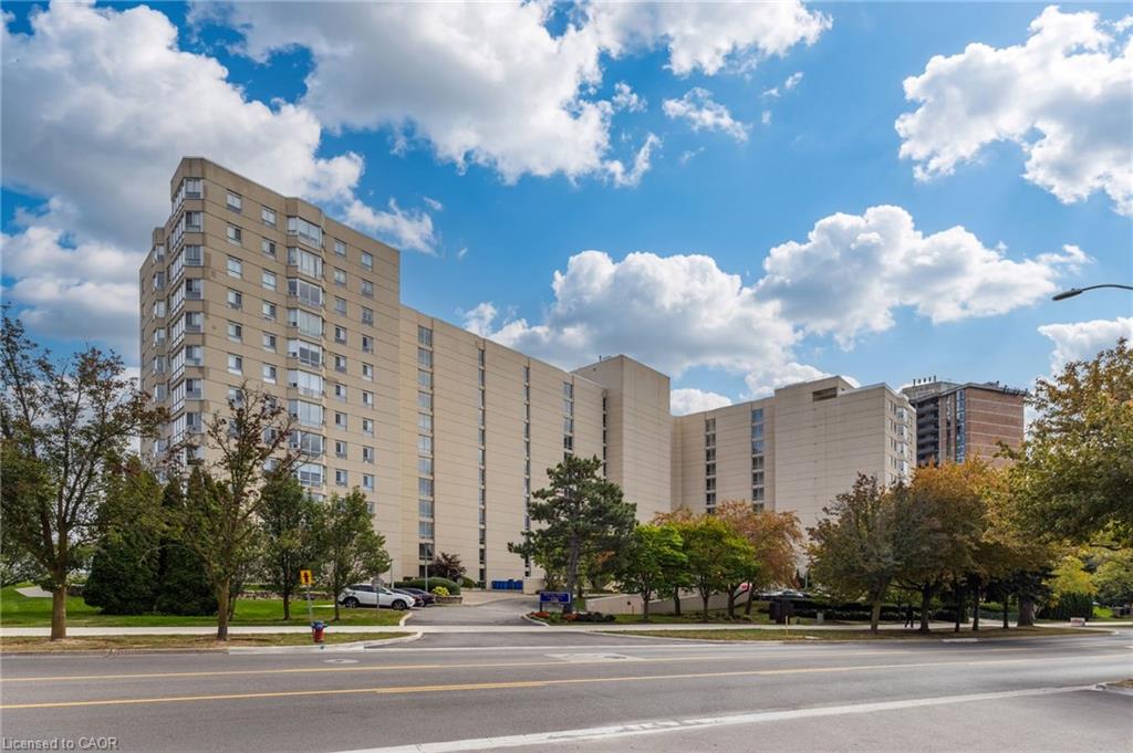 103-5280 Lakeshore Road Property Photo 1