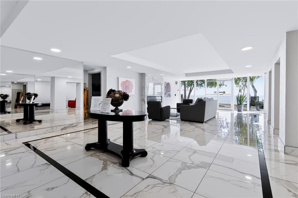 103-5280 Lakeshore Road Property Photo 3