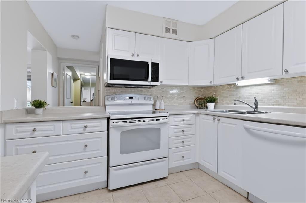 103-5280 Lakeshore Road Property Photo 11