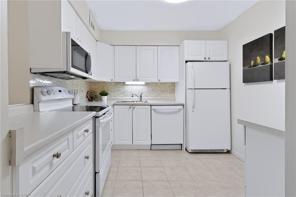 103-5280 Lakeshore Road Property Photo 13