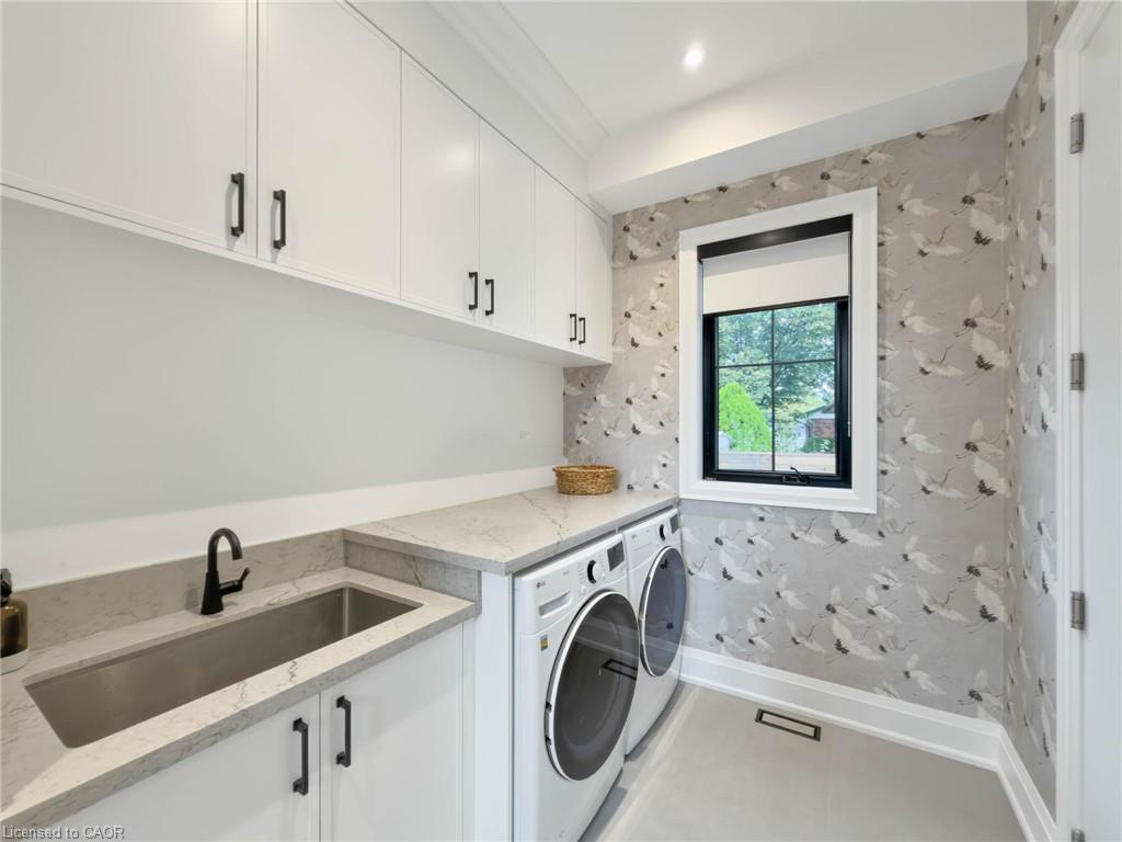 260 Kent Crescent Property Photo 8