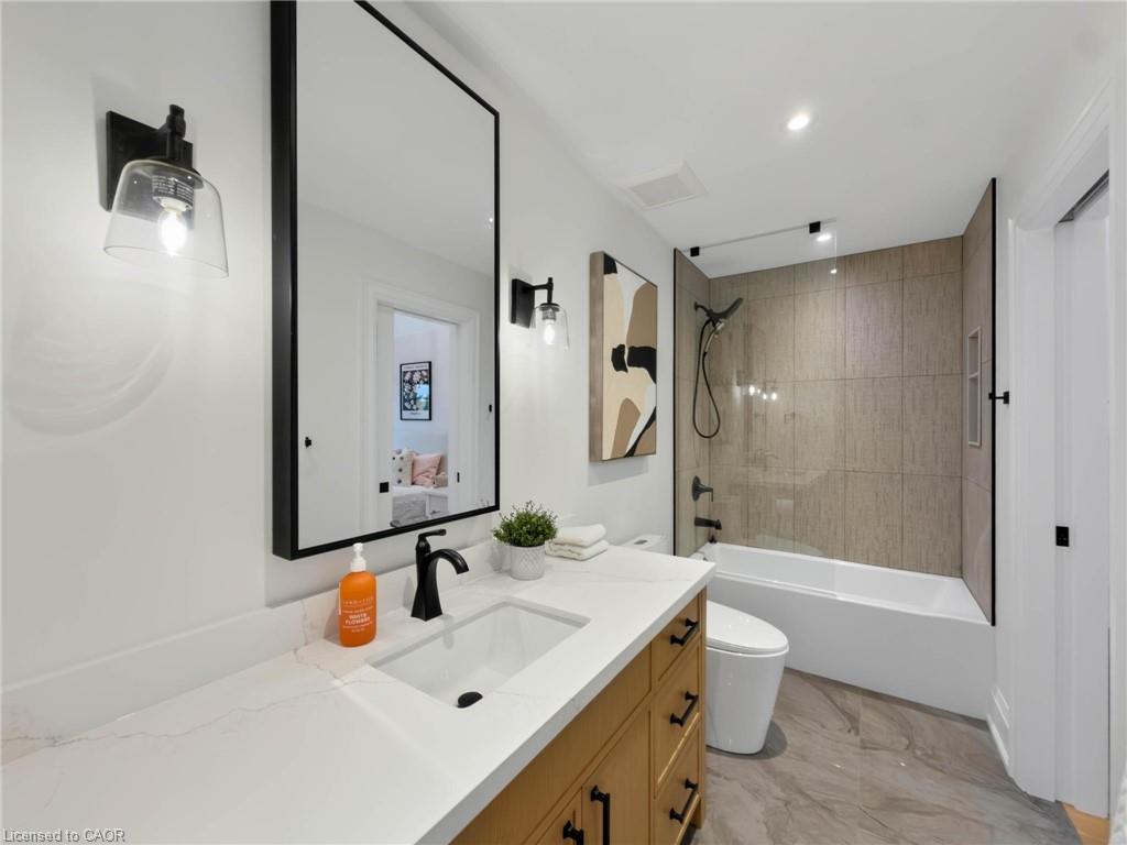 260 Kent Crescent Property Photo 33
