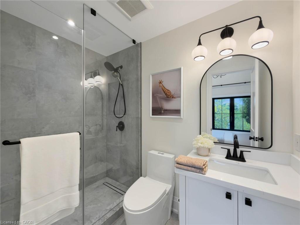 260 Kent Crescent Property Photo 36
