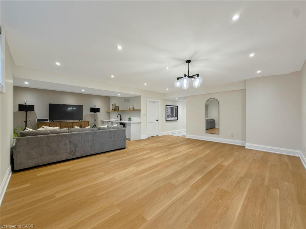 260 Kent Crescent Property Photo 38