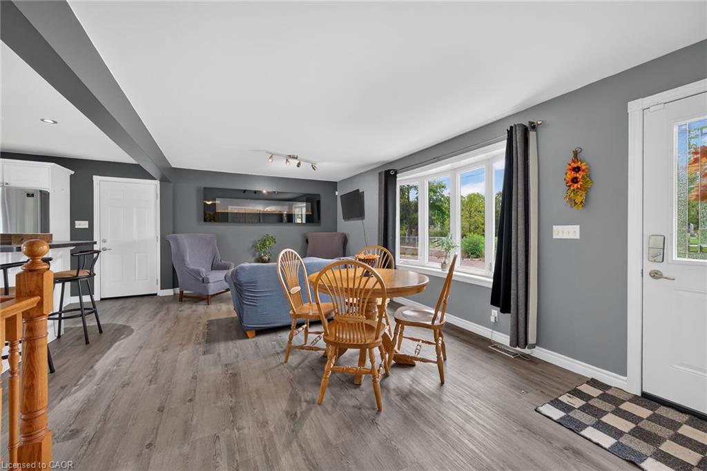 28 Nelles Street E Property Photo 9