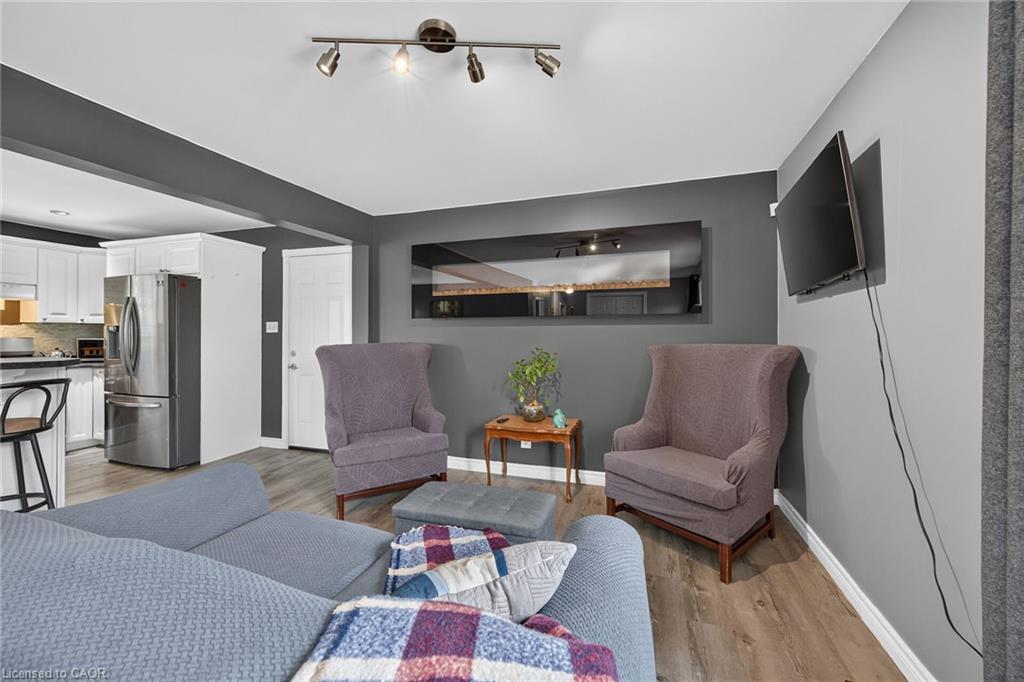 28 Nelles Street E Property Photo 12