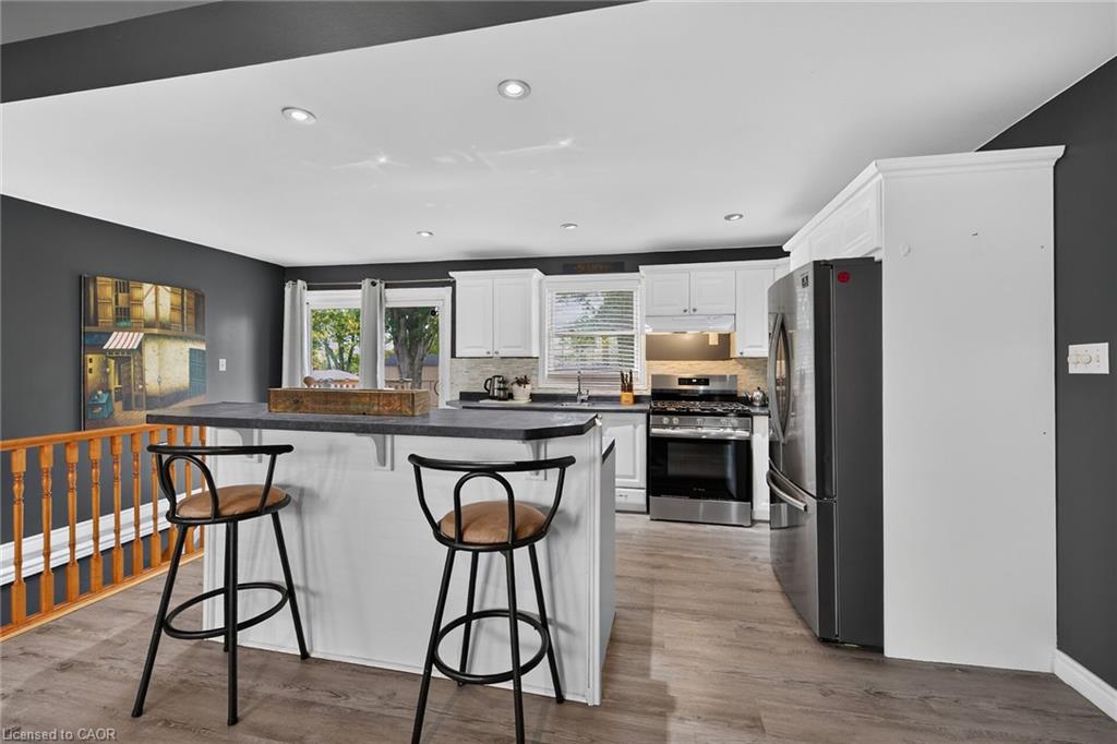 28 Nelles Street E Property Photo 18