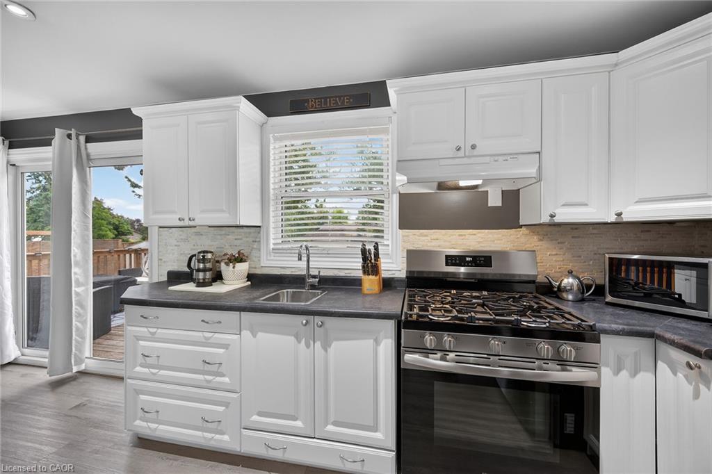 28 Nelles Street E Property Photo 22