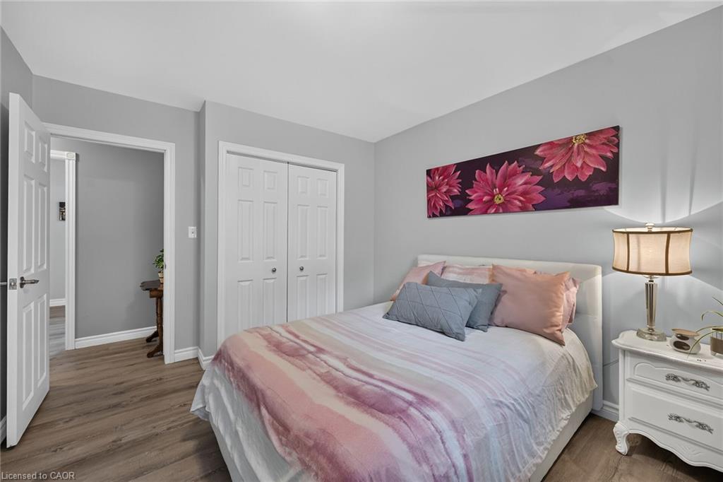 28 Nelles Street E Property Photo 26