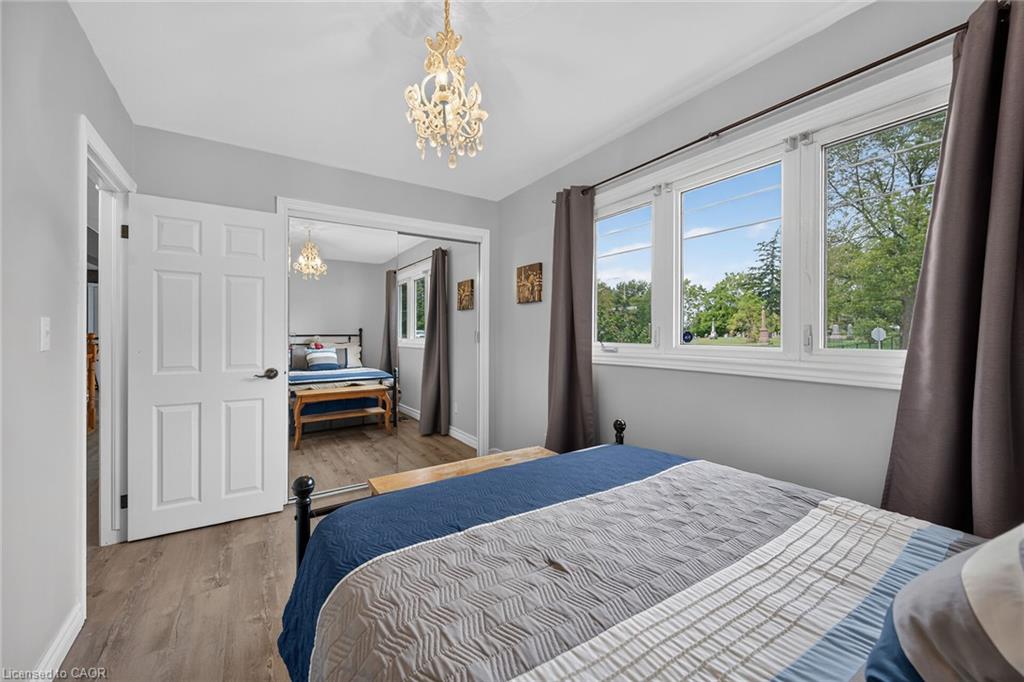 28 Nelles Street E Property Photo 29