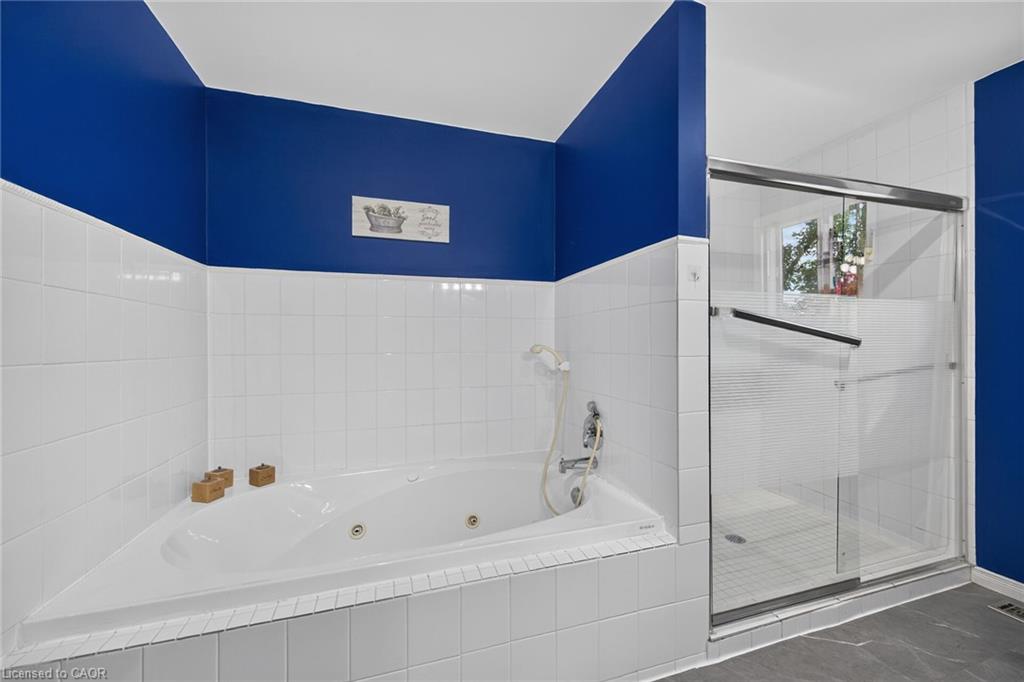 28 Nelles Street E Property Photo 31