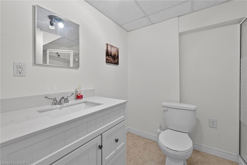 28 Nelles Street E Property Photo 41