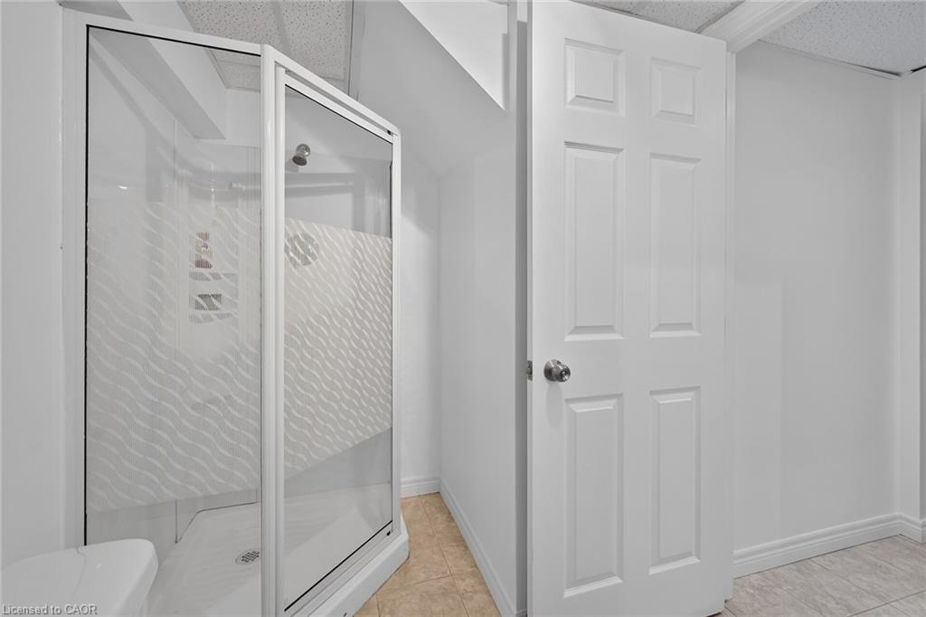 28 Nelles Street E Property Photo 42