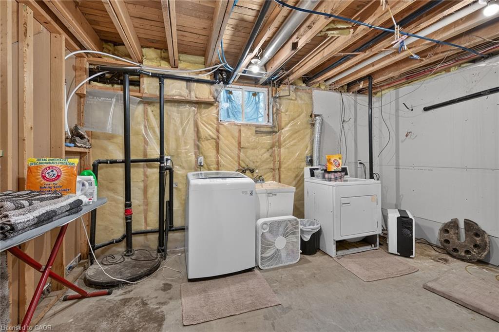 28 Nelles Street E Property Photo 43