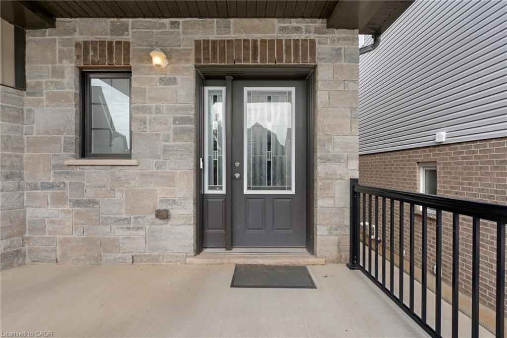 278 Thomas Slee Drive Property Photo 2