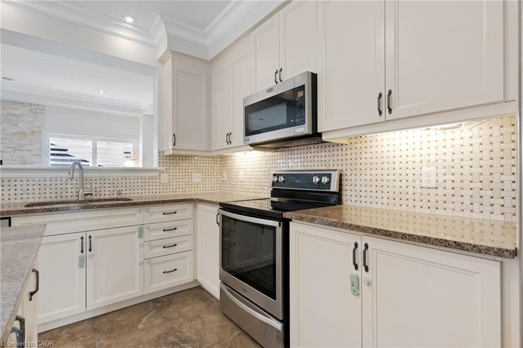 278 Thomas Slee Drive Property Photo 9
