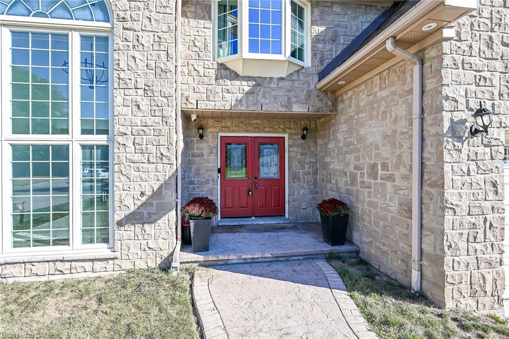 196 Bluebell Crescent Property Photo 4