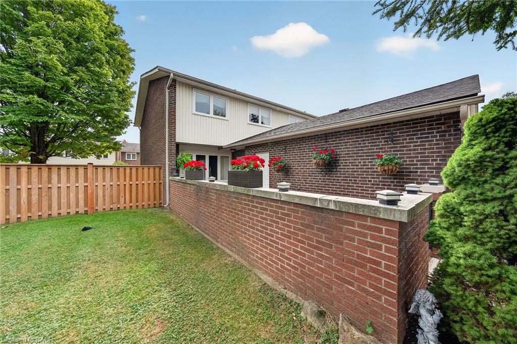 5294 Bromley Road Property Photo 6