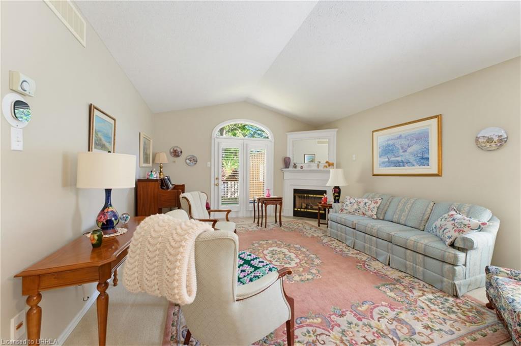 9-73 Morton Avenue W Property Photo 6