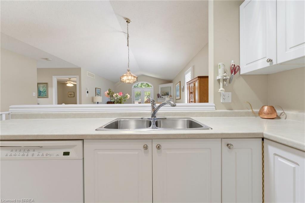 9-73 Morton Avenue W Property Photo 12