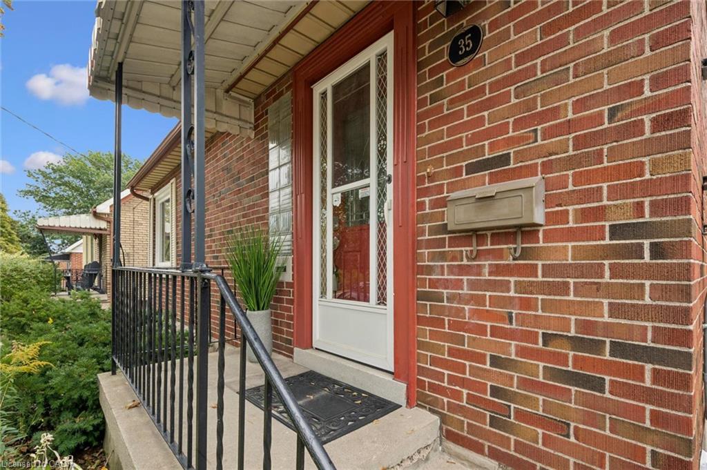 35 Acacia Street Property Photo 3