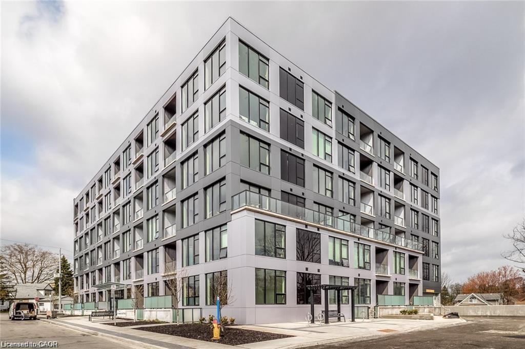 403-690 King Street W Property Photo 1